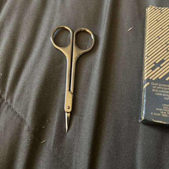 Avon Vintage 1989 Nail & Cuticle Scissors 3 Inch Boxed Manicure Pedicure - Picture 4 of 6